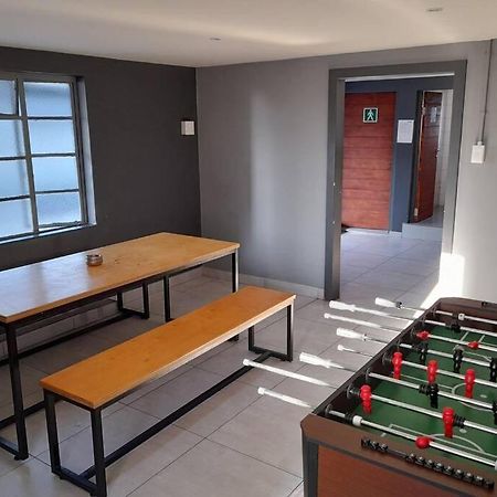 Luxury Studio 5Min Walk To Gandhi Square + Wifi Йоганнесбурґ Екстер'єр фото