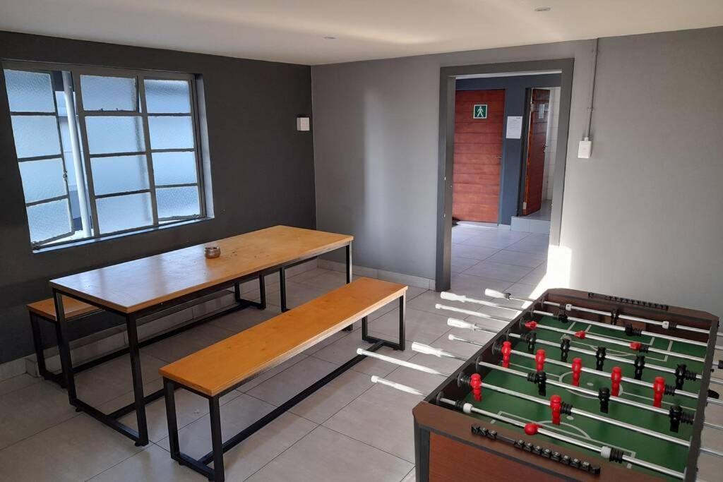 Luxury Studio 5Min Walk To Gandhi Square + Wifi Йоганнесбурґ Екстер'єр фото