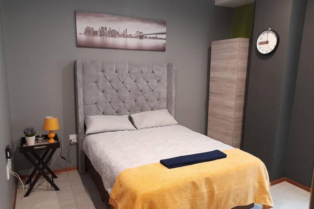 Luxury Studio 5Min Walk To Gandhi Square + Wifi Йоганнесбурґ Екстер'єр фото