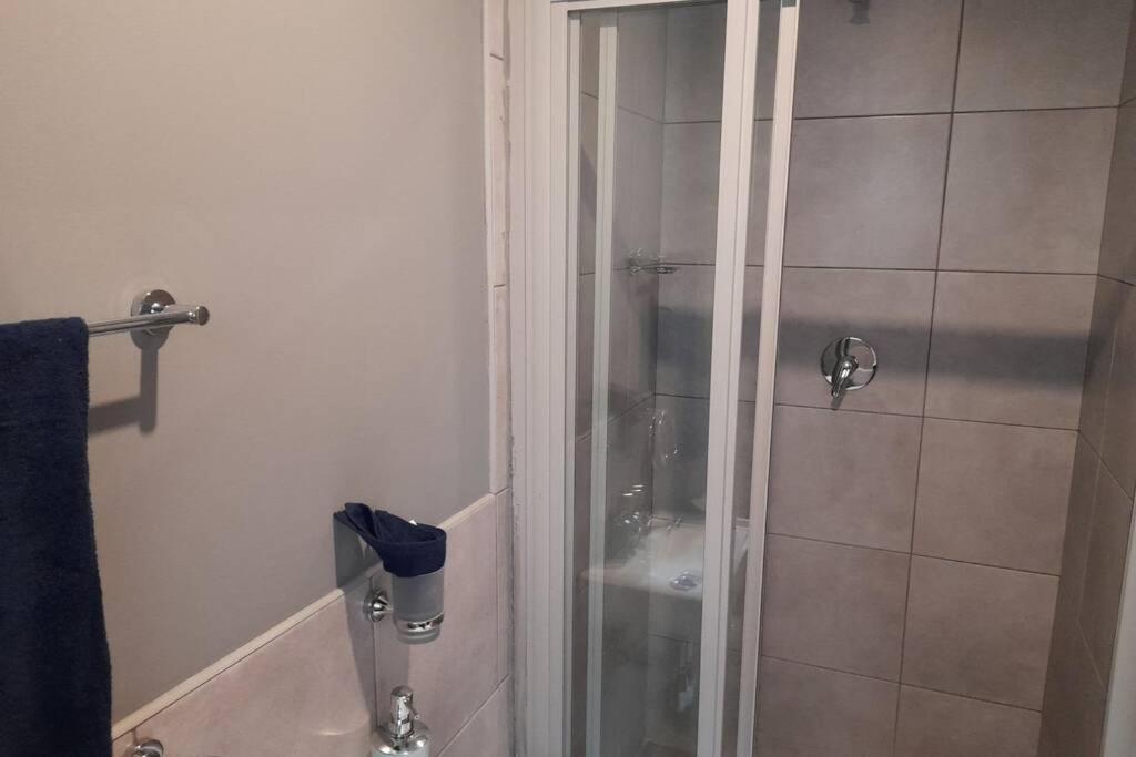 Luxury Studio 5Min Walk To Gandhi Square + Wifi Йоганнесбурґ Екстер'єр фото