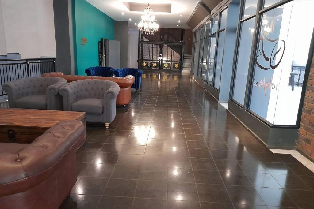 Luxury Studio 5Min Walk To Gandhi Square + Wifi Йоганнесбурґ Екстер'єр фото